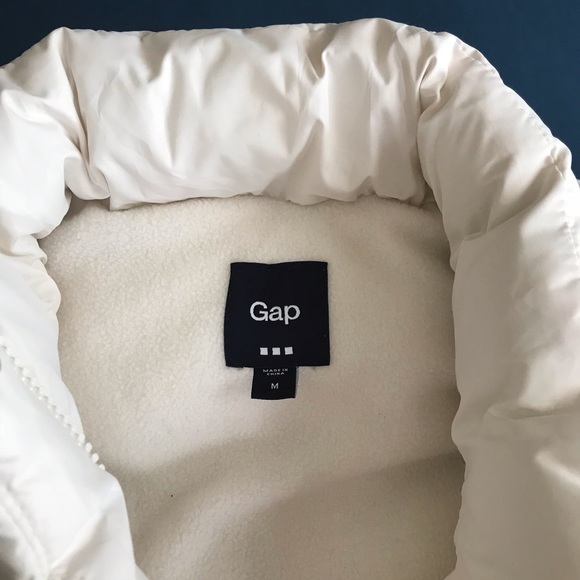 GAP Puffer Vest w/ Wooden Toggles - Picture 3 of 5